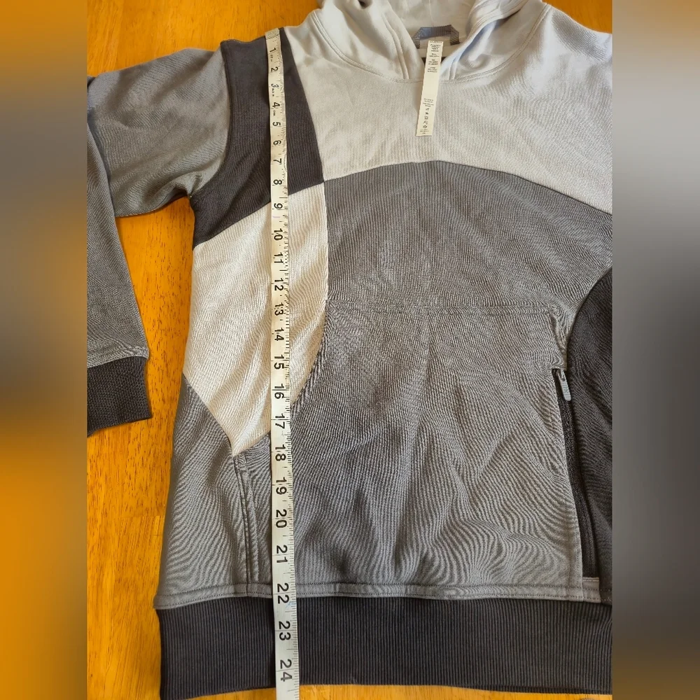 Lululemon Athletica Gray and White‎ Jacket
